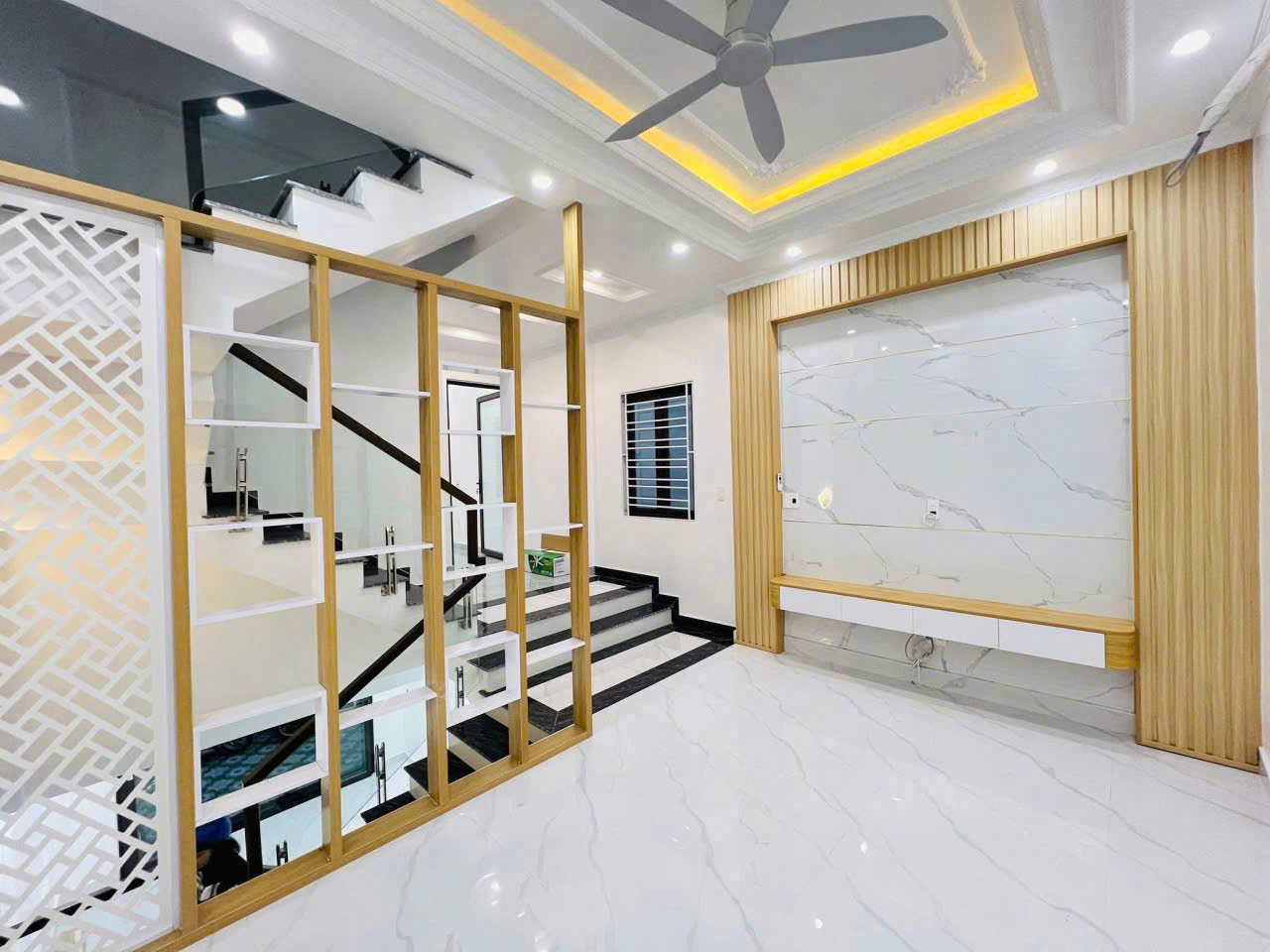 Bán nhanh nhà 4 tầng 40m2 tại Bình Kiều, Đông Hải, Hải Phòng - Oto đỗ gần nhà ngõ thông thương