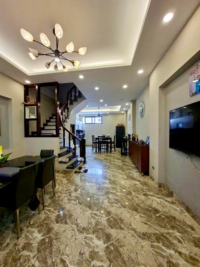 TRẦN ĐẠI NGHĨA- HAI BÀ TRƯNG – NHÀ ĐẸP 5 TẦNG – NGÕ THÔNG – LÔ GÓC - GIÁ SỞ HỮU 7 TỶ 8.