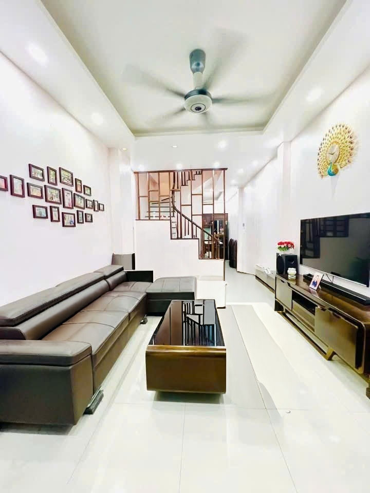 CẦU GIẤY – Long Quân 50m² – 4T – mt 3,7m chỉ 11,6 tỷ Ngõ thông thoáng, nhà đẹp ở luôn. Gần chợ, trường, trạm — tiện đủ đườngà