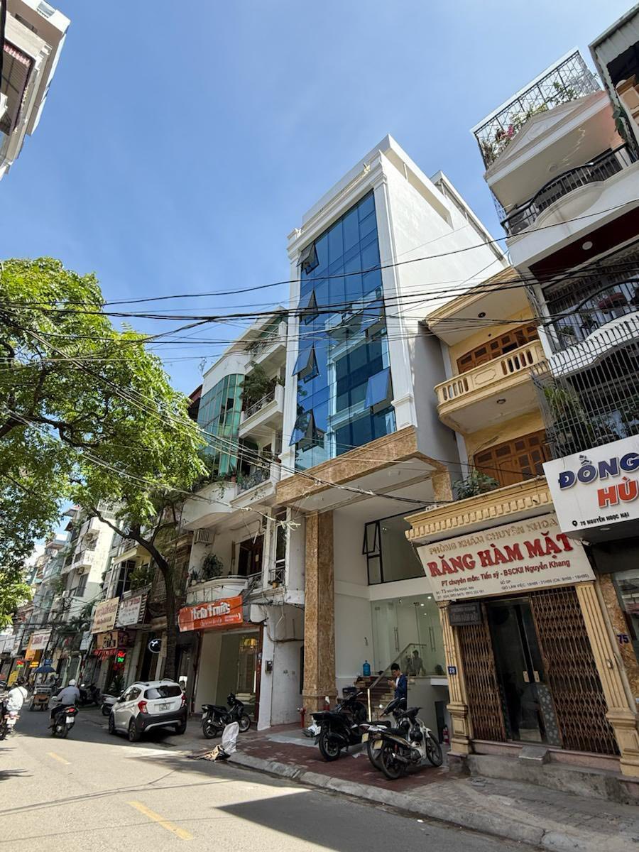 (Chính chủ) bán tòa văn phòng mặt phố Thụy Khuê đã xây 7 tầng thang máy, mặt tiền 4.2m, 70m2, 41.5 tỉ