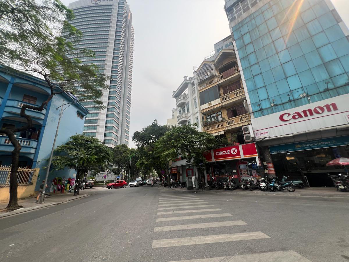 MẶT PHỐ,PHÓ ĐỨC CHÍNH, BA ĐÌNH- VỈA HÈ-KD-Ô TÔ: 90/95M X4T, MT 4,6M GIÁ 58,9 TỶ.