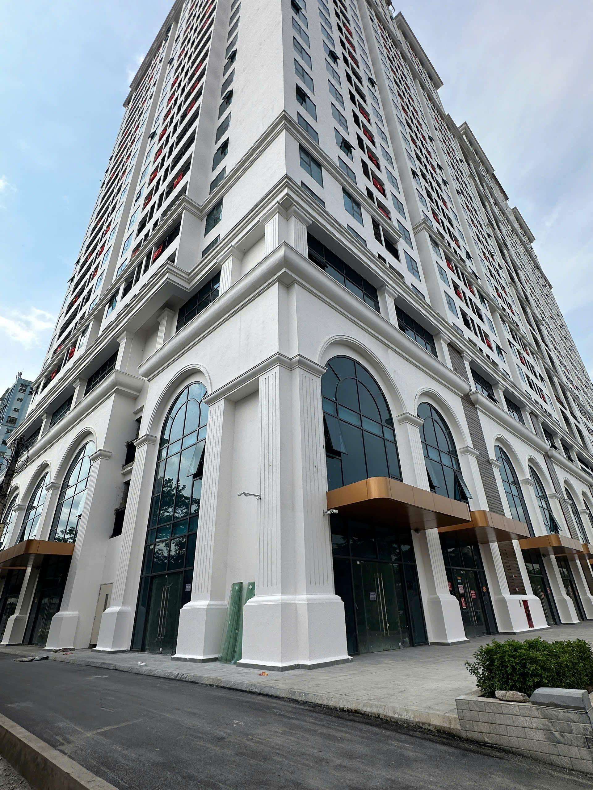 CHO THUÊ NHÀ NGUYÊN CĂN 3 TẦNG – LÔ GÓC Shophouse Eden Garden (TP. Thái Bình)