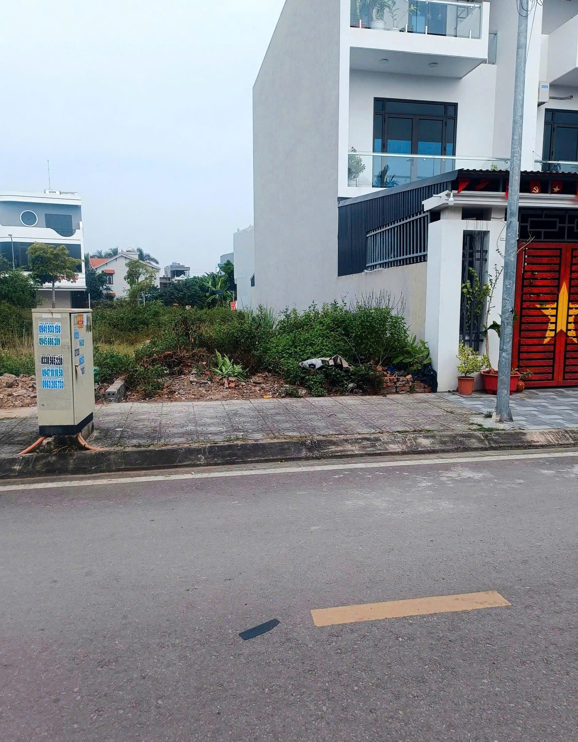 Kinh doanh khó khăn em cần bán mảnh đất để duy trì kinh doanh
