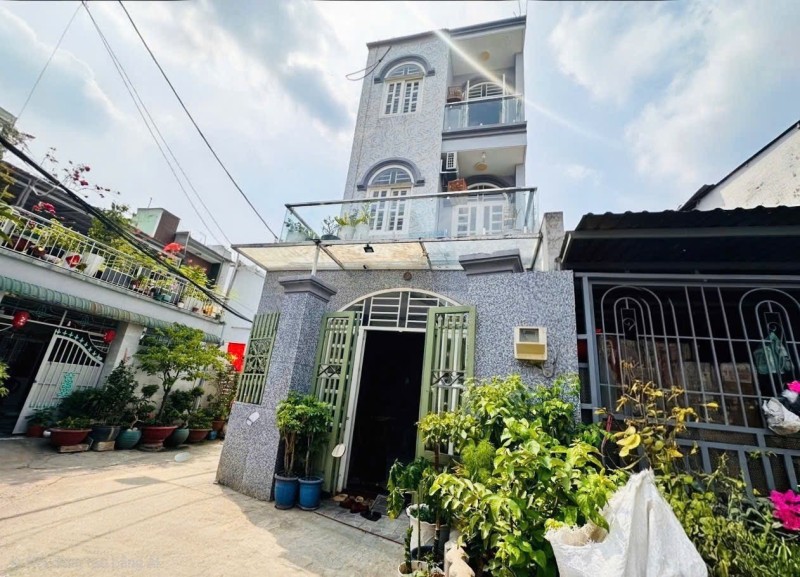 Bán nhà đường Nguyễn Duy Trinh, Phường Long Trường, Q9, Thủ Đức. DT 64m2, 3 tầng, SH. Giá 5.65 tỷ