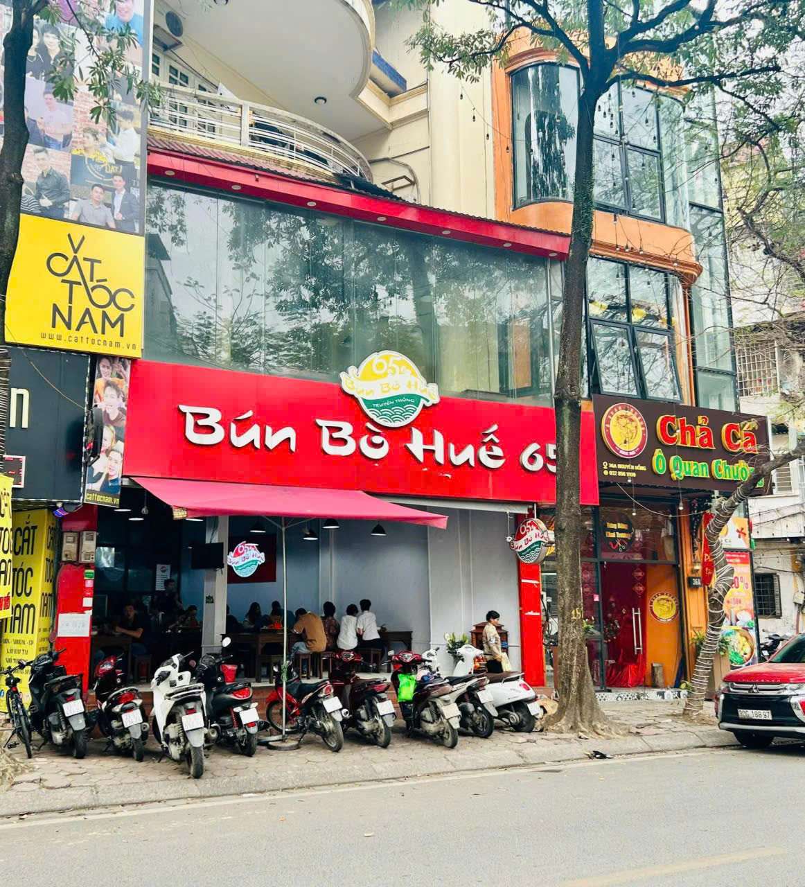 CHO THUÊ NHÀ PHỐ TRUNG HÒA VŨ PHẠM HÀM CẦU GIẤY Diện tích: 140m x 5 tầng Mặt tiền: 6m