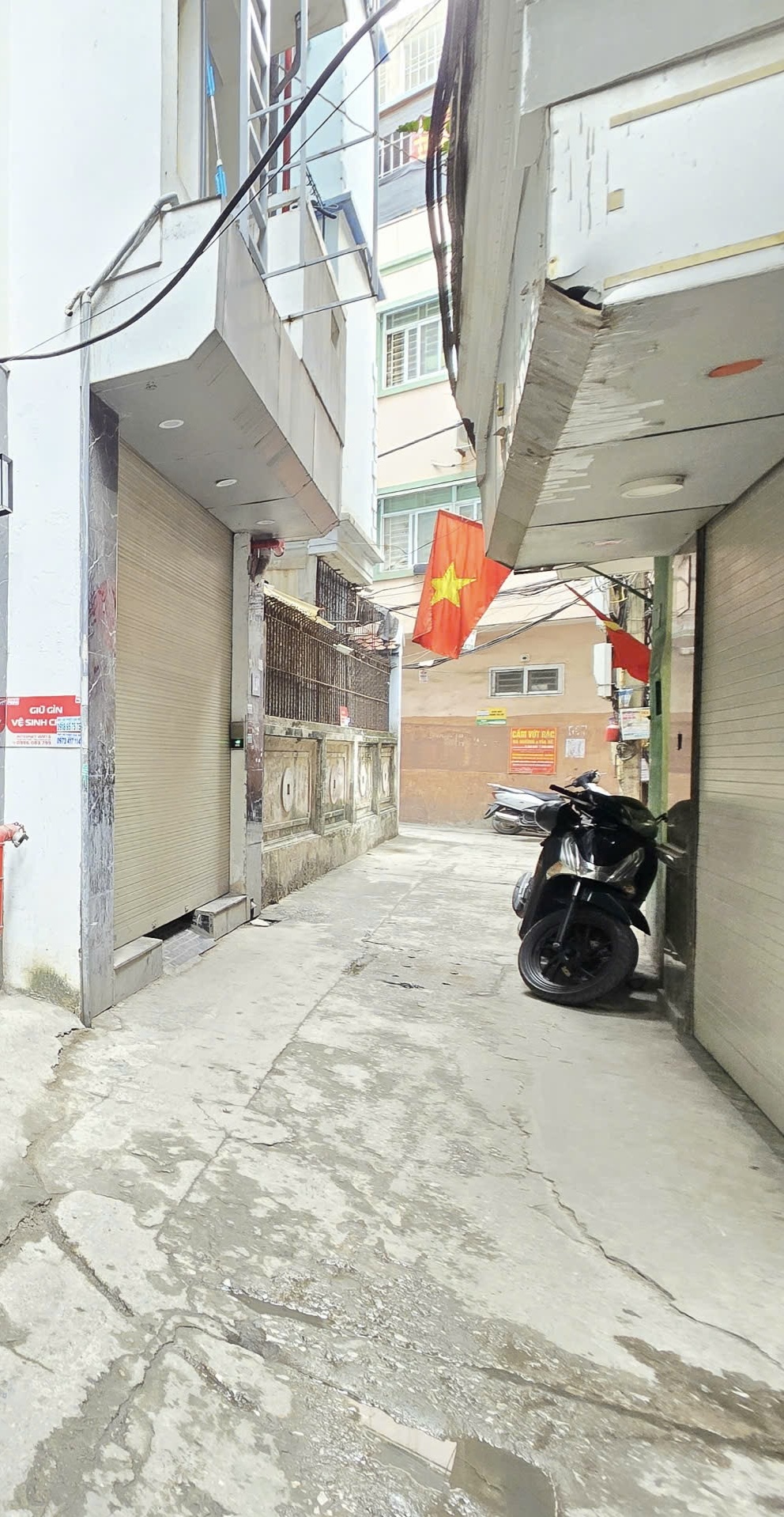 BÁN CCMN HÀNG KHỦNG CẦU GIẤY-TÒA NHÀ DÒNG TIỀN-SÁU TẦNG THANG MÁY-NỘI THẤT SANG XỊN-SỔ ĐỎ HOA KHÔI-GPXD ĐẦY ĐỦ-PCCC NÉT LUÔN-HÀNG QUÁ SẮC NÉT