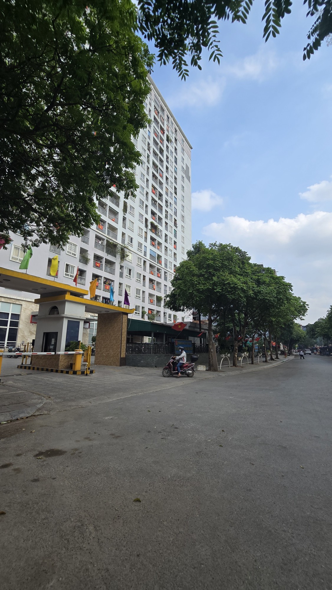 BÁN MẢNH ĐẤT ĐẸP 2 THOÁNG - OTO ĐỖ CỬA, VÀO NHÀ - 3 BƯỚC RA HỒ TÂY THỂ DỤC - 5 PHÚT RA LOTTE TÂY HỒ - 15 PHÚT SÂN BAY NỘI BÀI.