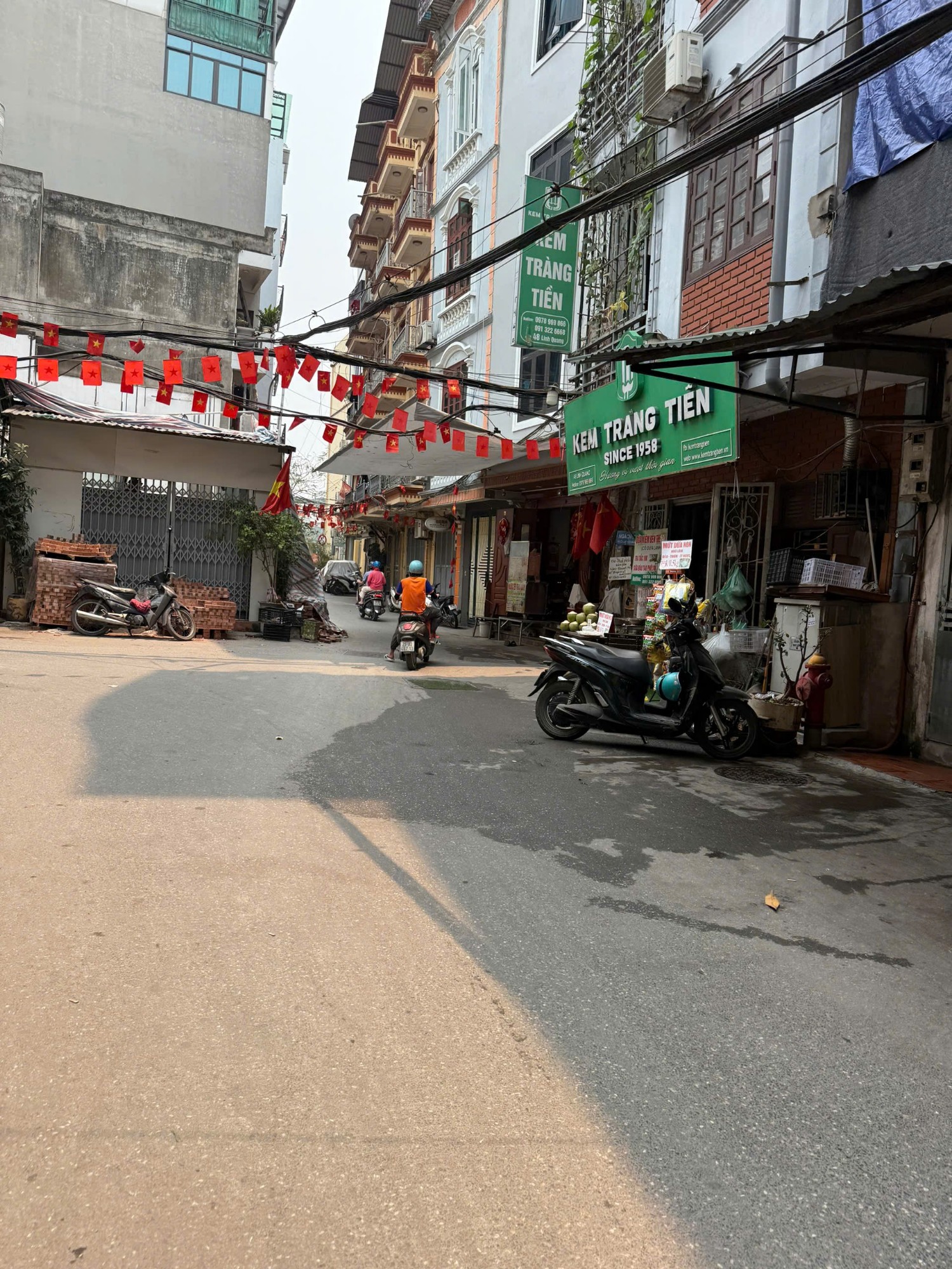 Bán Nhà Mặt Ngõ Thông Tứ Tung , Khu Vực Kinh Doanh Sầm Uất-Lô Góc 3 thoáng vĩnh viễn-10m ra ô tô tránh, 50m ra Hồ Linh Quang- Nhà dân xây KCBT vô cùng chắ