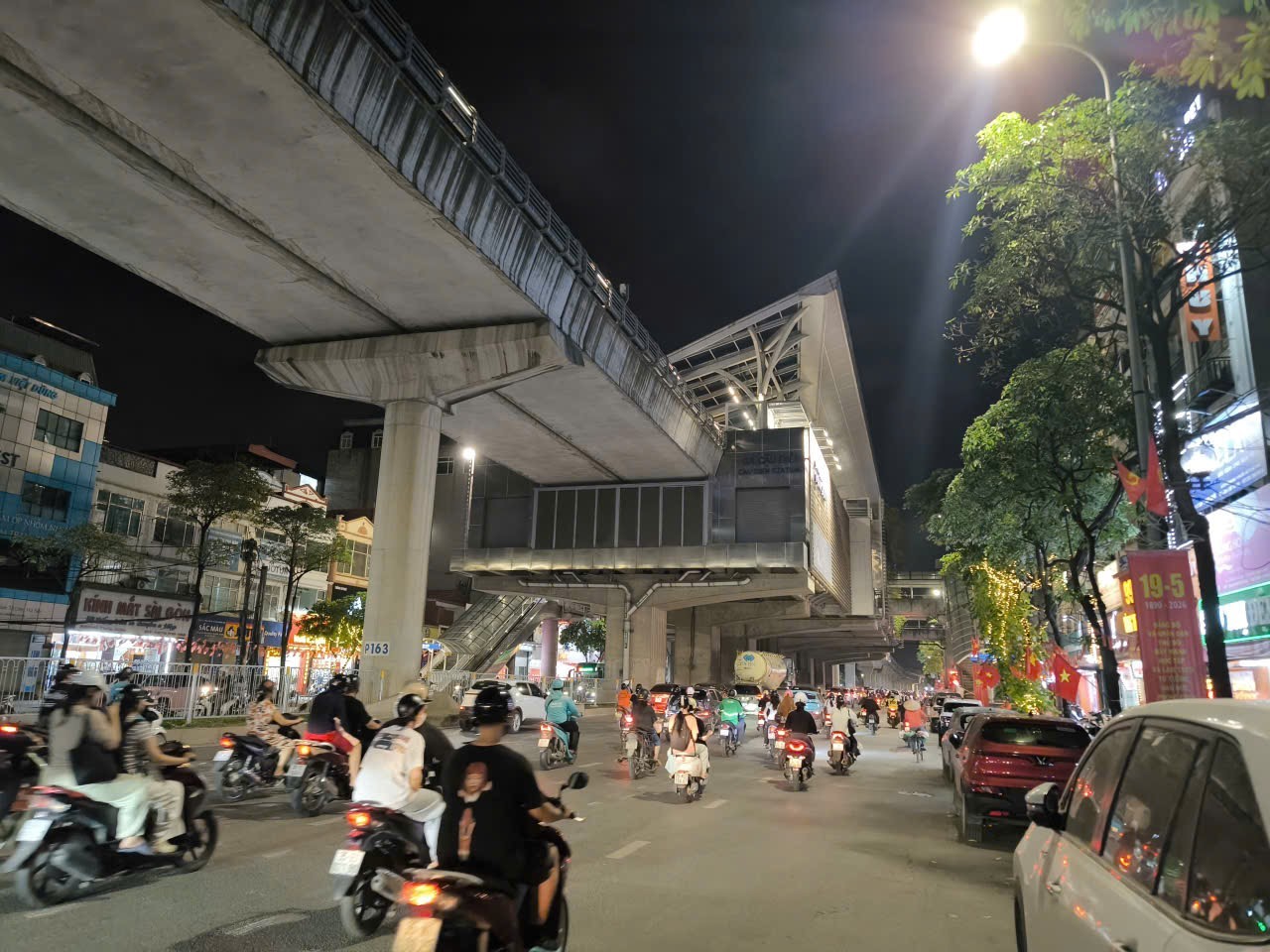 BÁN NHÀ MẶT PHỐ HỒ TÙNG MẬU – CẦU GIẤY – VỊ TRÍ VÀNG KINH DOANH ĐỈNH-GIÁ TRỊ TĂNG TRƯỞNG CAO-KHU VỰC ĐÔNG DÂN CƯ - ĐÔNG SINH VIÊN- GẦN NHIỀU TRƯỜNG ĐH
