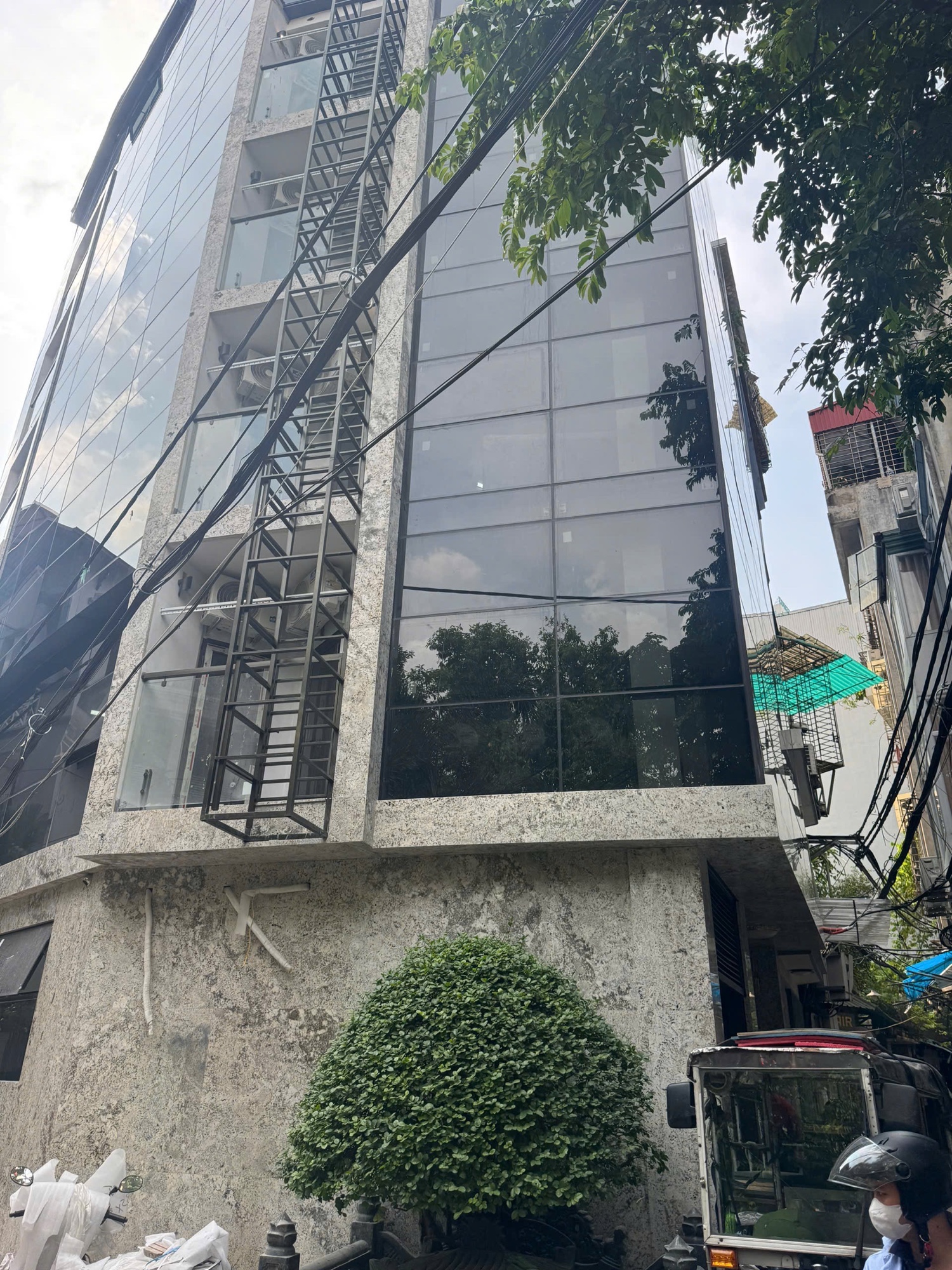 BÁN NHÀ DÒNG TIỀN CAO- LÔ GÓC- 2 THOÁNG- NGÕ Ô TÔ- THIẾT KẾ PHONG CÁCH CHÂU ÂU- PCCC- TIỆN NGHI ĐẦY ĐỦ-8TẦNG + 1 HẦM-32 PHÒNG KK-HỢP ĐỒNG THUÊ 180 TR/T