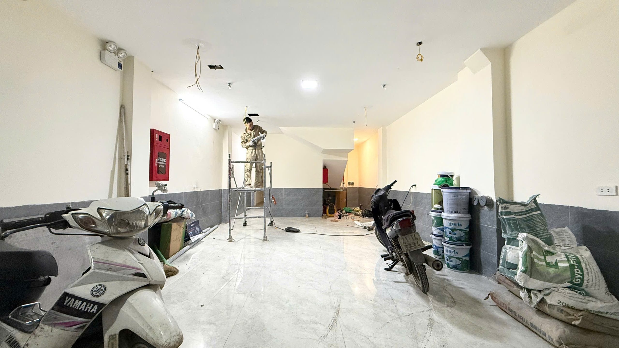 BÁN NHÀ-HÀNG KHỦNG CẦU GIẤY - TÒA NHÀ DÒNG TIỀN - BẢY TẦNG THANG MÁY - NỘI THẤT SANG XỊN - SỔ ĐỎ HOA KHÔI - GPXD ĐẦY ĐỦ - PCCC NÉT LUÔN - HÀNG QUÁ SẮC NÉT