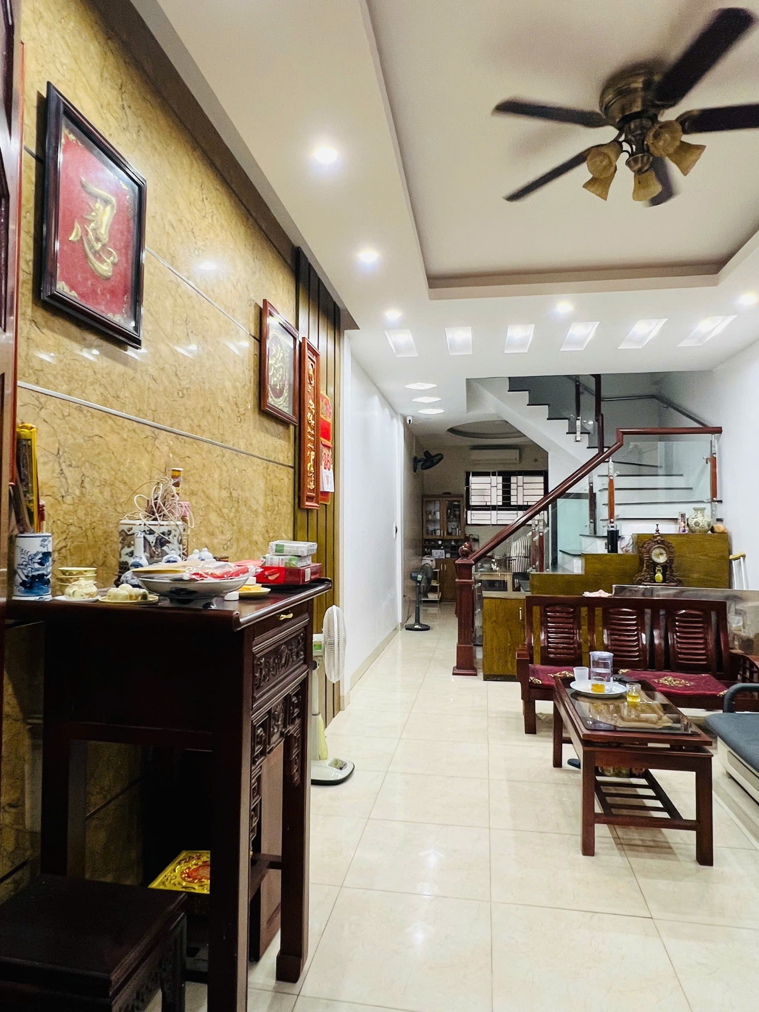 BÁN NHÀ CHÙA HÀ-CẦU GIẤY-10M RA PHỐ-Ô TÔ ĐỖ CỬA-5 TẦNG-2 THOÁNG - FULL NỘI THẤT