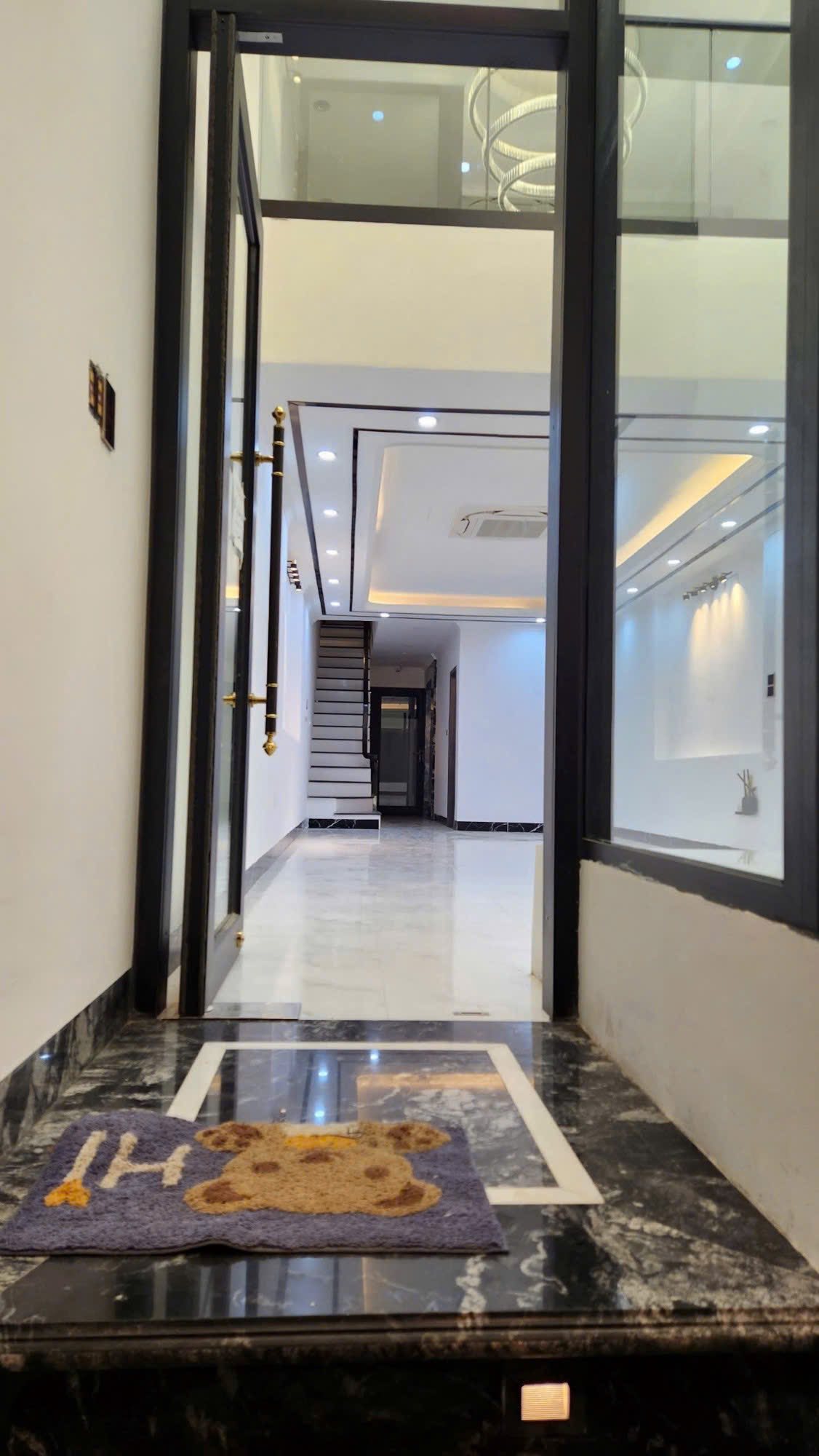 (Chính chủ) bán gấp căn nhà mặt phố Minh Khai, mặt tiền 4.2m2, nhà xây 7 tầng thang máy, 75m2, 41.5 tỉ