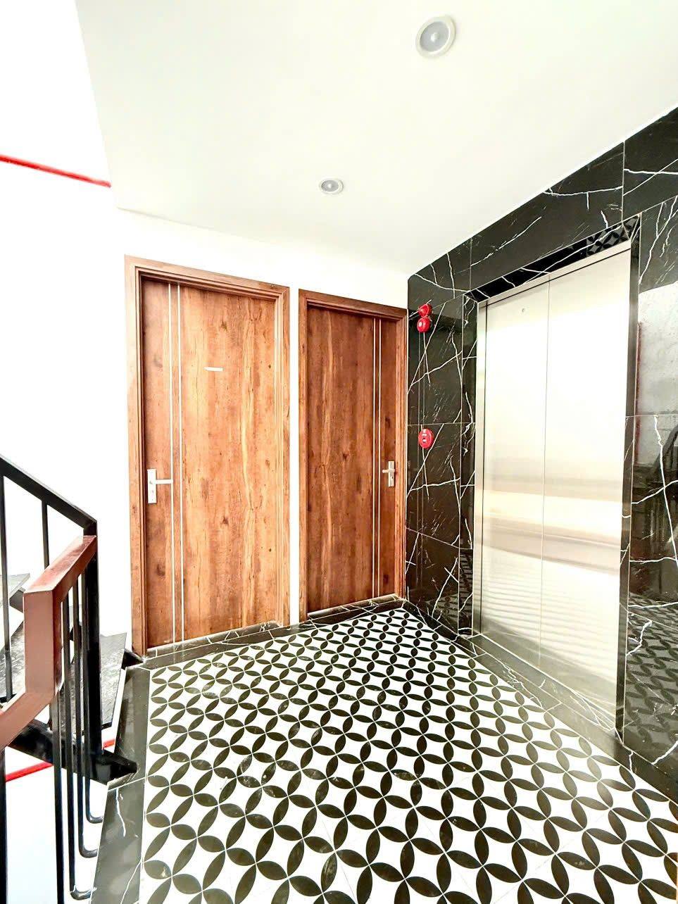 BÁN TÒA NHÀ CHDV ĐƯỜNG PHAN ĐÌNH GIÓT. 94M2 - 8 TẦNG. THANG MÁY. 23 PHÒNG.
