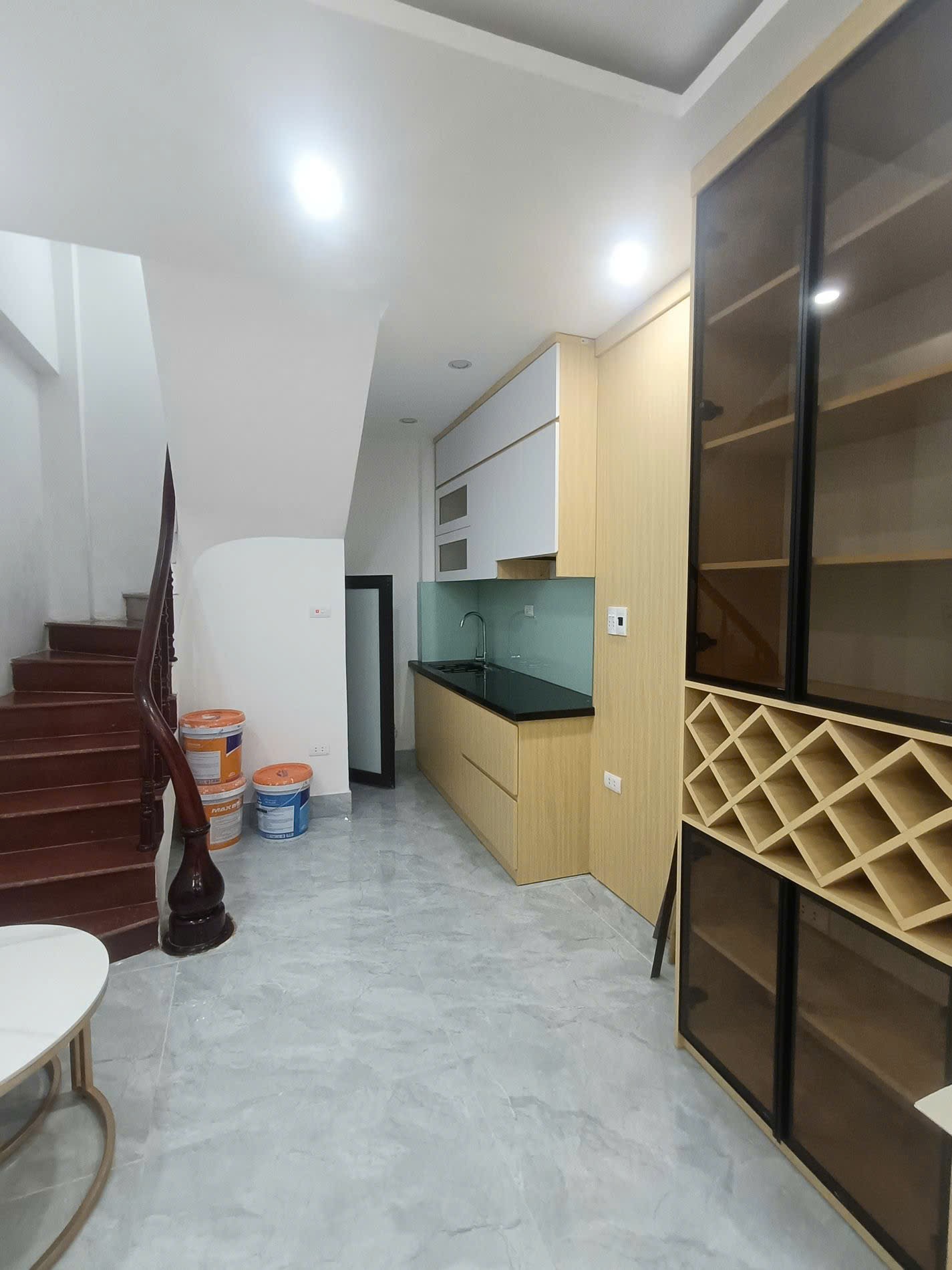 CHÍNH CHỦ BÁN CĂN NHÀ Ở TÔN THẤT TÙNG - ĐỐNG ĐA - NHÀ MỚI - FULL NỘI THẤT - NGÕ RỘNG 10M RA OTO - SỔ VUÔNG - GIÁ 8.8 TỶ THƯƠNG LƯỢNG SÂU Dt 28m x 5t mt 3.4m