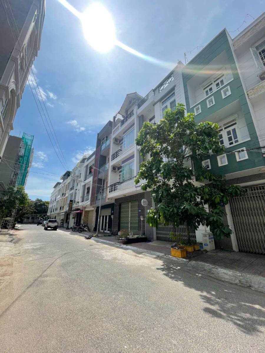 BÁN NHÀ KHU Á CHÂU VŨNG TÀU - NHÀ 3 TẦNG x 85M2 VỚI 5 PHÒNG NGỦ, GIÁ BÁN 11,5 TỶ