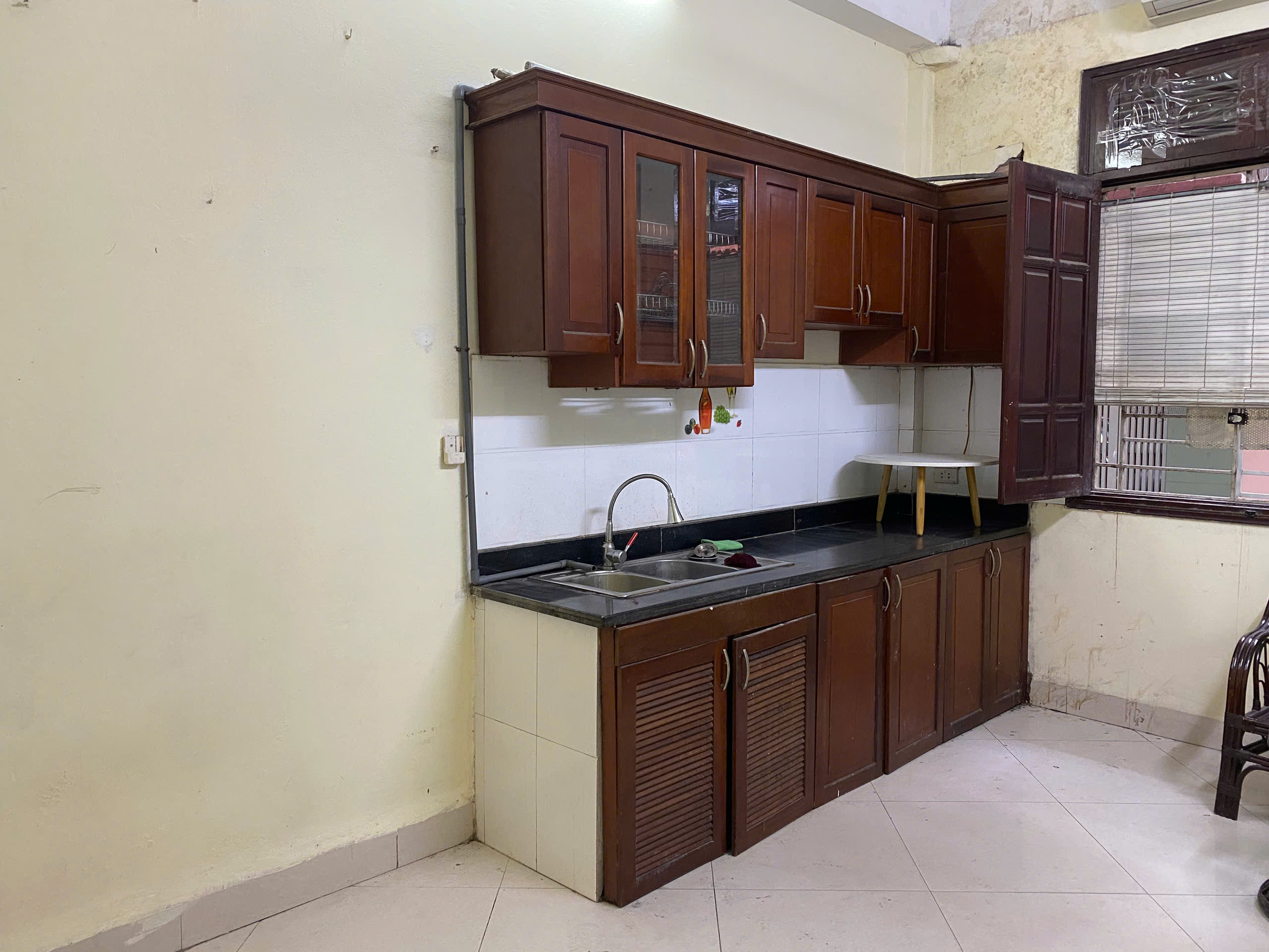 Cho thuê phòng tầng 1, diện tích 20m2 tại ngõ 5 Hoàng Quốc Việt- Nghĩa Đô- Hà Nội.