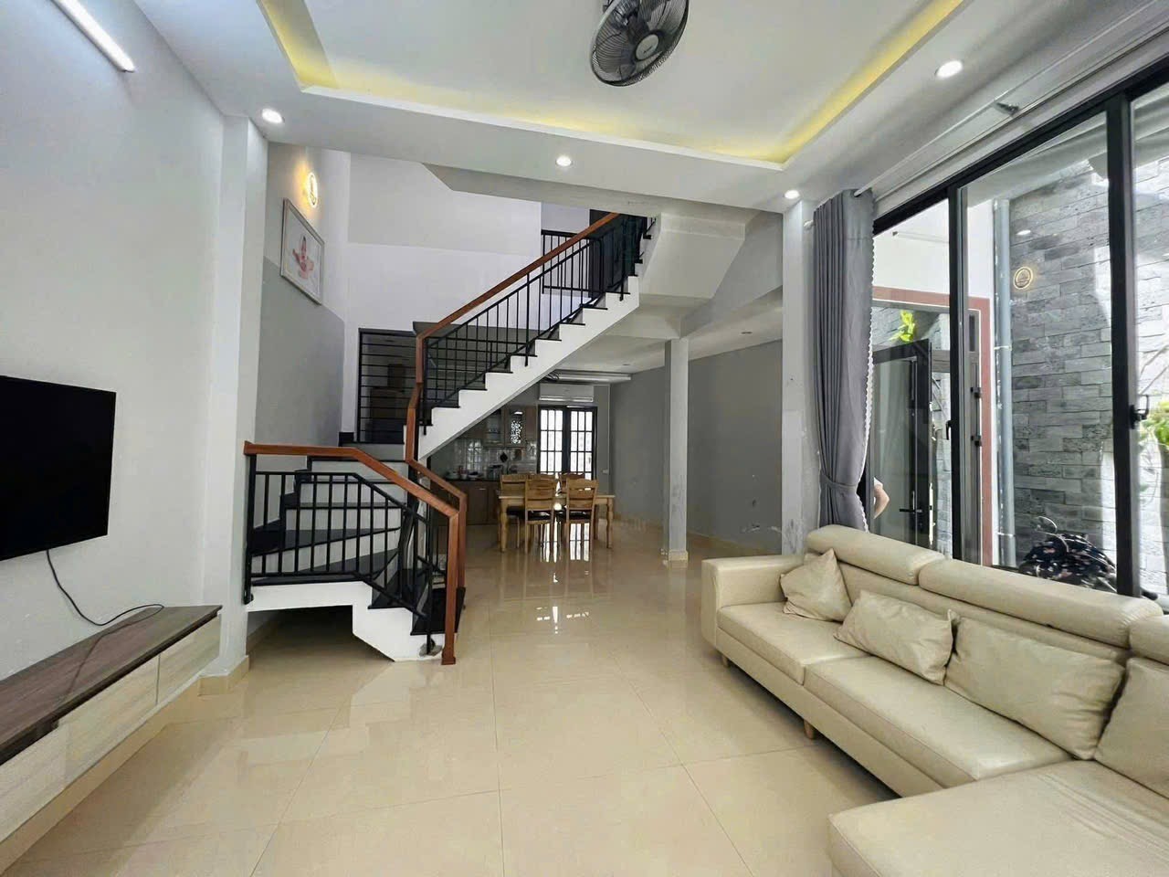 Bán Nhà 3 Tầng Kiệt Ô Tô Hoàng Thúc Trâm, Hải Châu, 68m², 4PN, Giá 7.1 Tỷ