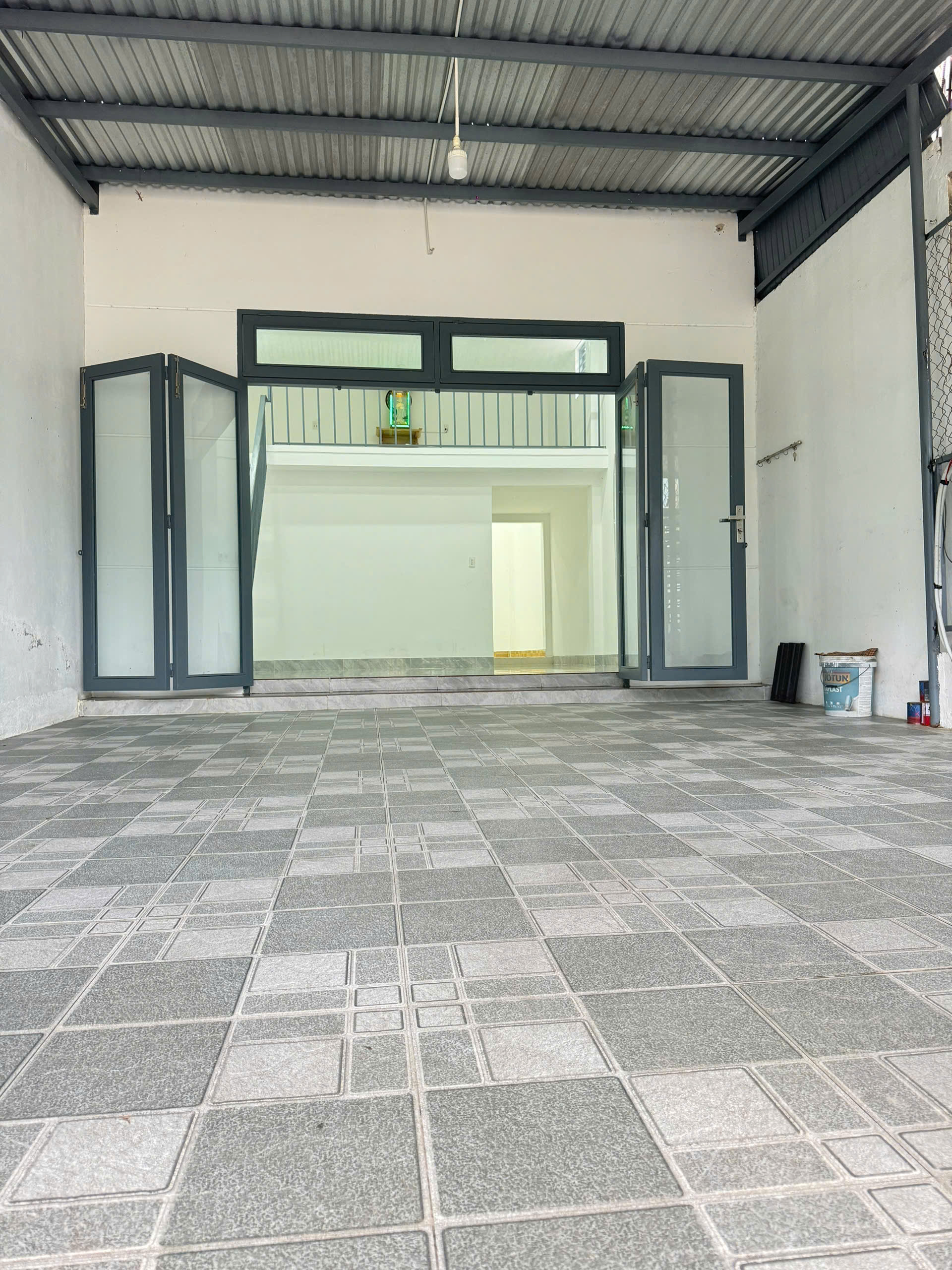 Bán nhà gác lửng đúc MT đường Đại La 5 - View công viên