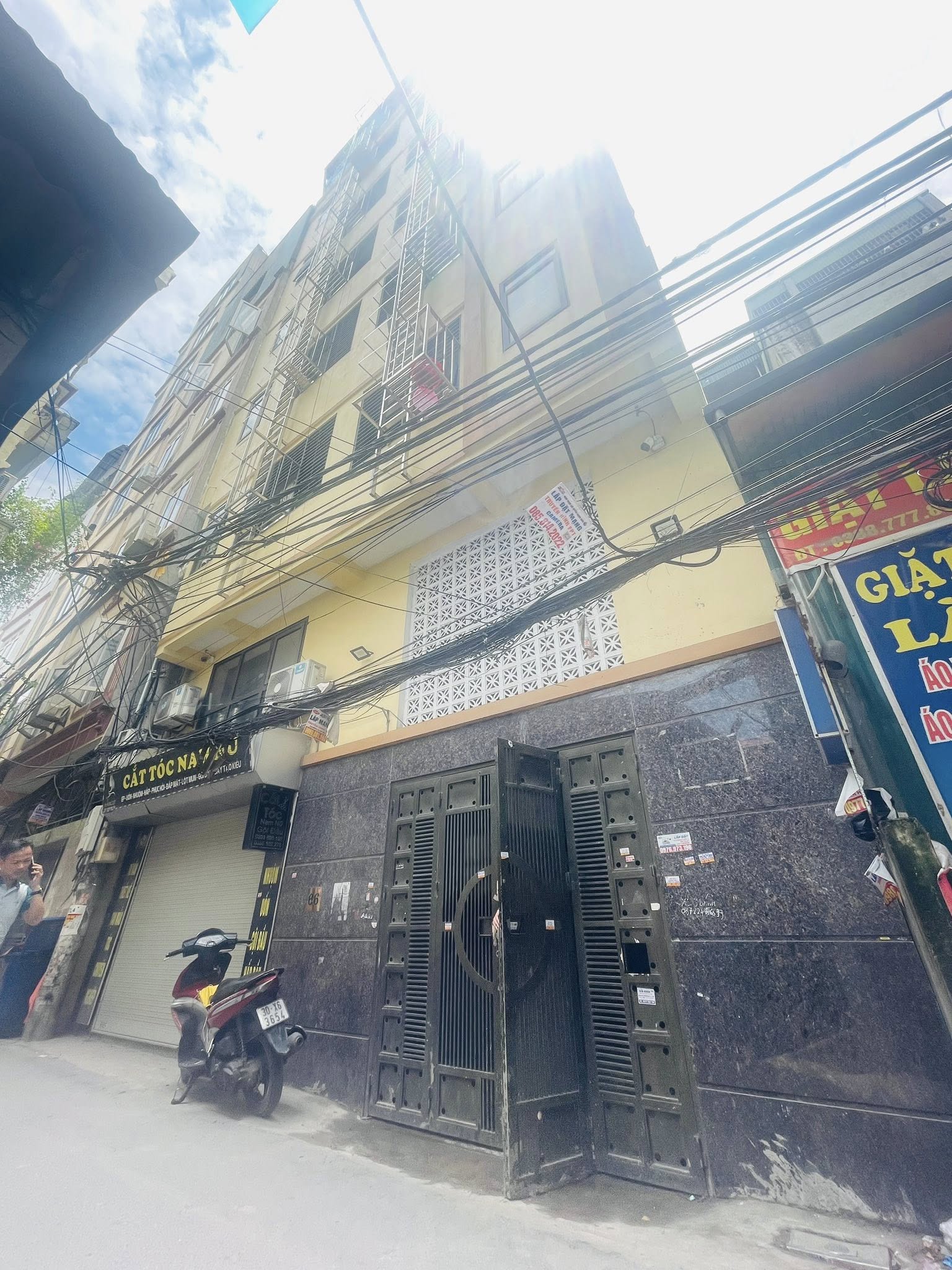 BÁN TÒA NHÀ CHDV ĐƯỜNG KIM GIANG. 118M2 - 8 TẦNG. THANG MÁY. 24 PHÒNG.