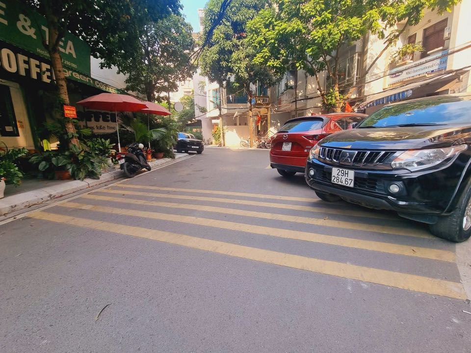 BÁN NHÀ ĐƯỜNG TRUNG KÍNH. 5 TẦNG. LÔ GÓC. KINH DOANH. Ô TÔ ĐỖ CỬA.