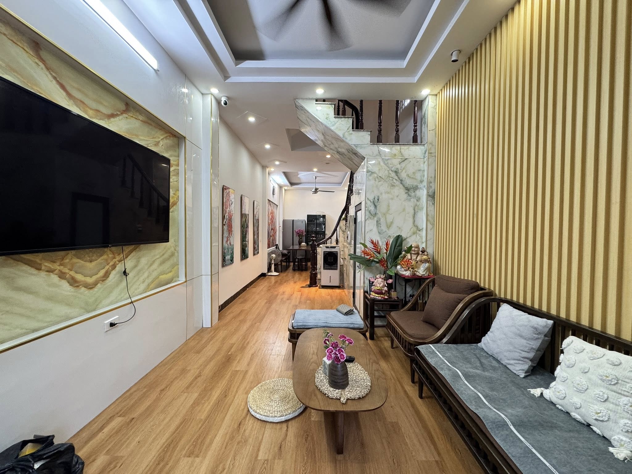 (Chính chủ) bán căn nhà phố Hoa Lư đã xây 4 tầng, 30m2, mặt tiền 4.2m, lô góc, chỉ 10.4 tỉ