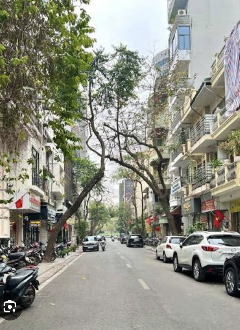 Phố Hàng Gai– trung tâm phố cổ, khu vực luôn giữ giá và cực kỳ hiếm nhà diện tích lớn.