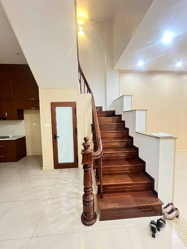 Bán nhà Gia Quất Ngọc Lâm- Sát Phố- Full NT- 50m 5 tầng - oto tránh - nhỉnh 12 tỷ