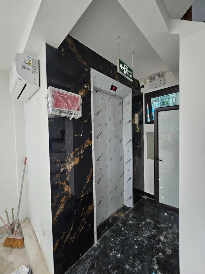 Bán Nhà Mặt Phố Vũ Hữu. Thanh Xuân. Thang Máy. Ô Tô. DT 40m2. MT 4m. Giá 19.4 Tỷ.