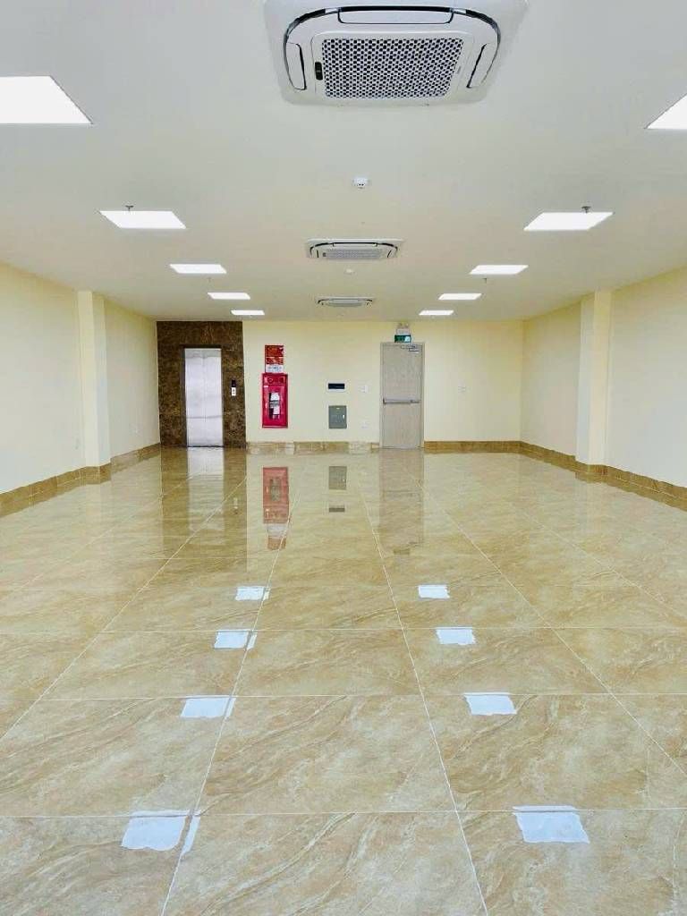 Bán nhà đẹp Nguyễn Sơn- Kinh doanh- Gara- 110m 6 tầng Thang máy full Nội thất 36 tỷ(TL)