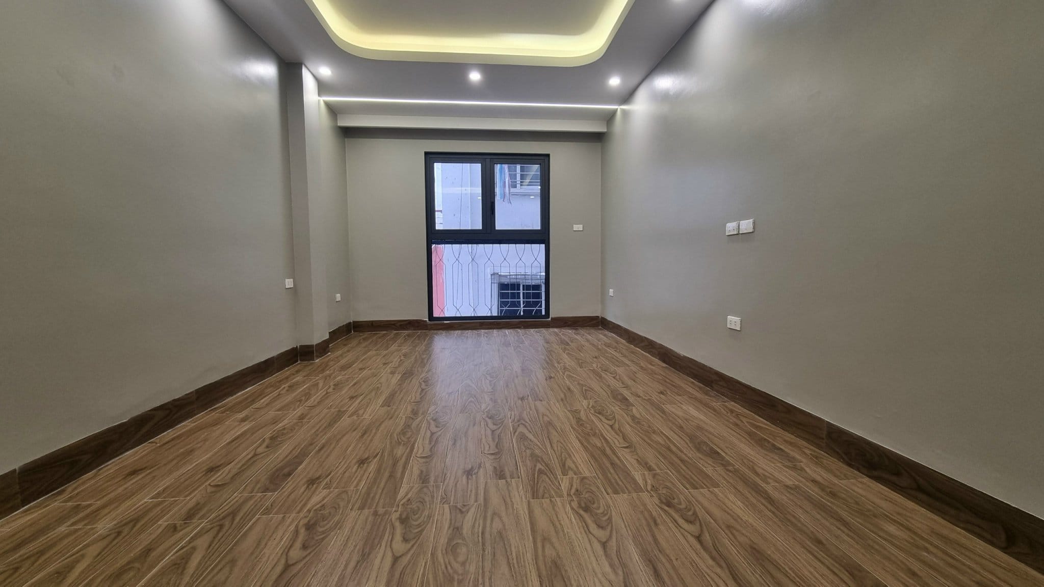 Cho thuê nhà mới thông sàn thang máy điều hoà đầy đủ ngõ 280/ Hồ Tùng Mậu. 80m 6,5t, mt 5m Giá 35tr
