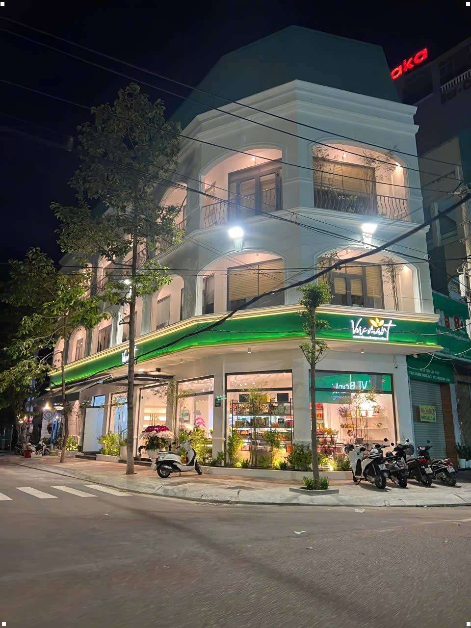 CHO THUÊ NHÀ NGUYỄN TUÂN THANH XUÂN Diện tích: 90m2 x 5 tầng Mặt tiền: lô góc 15m