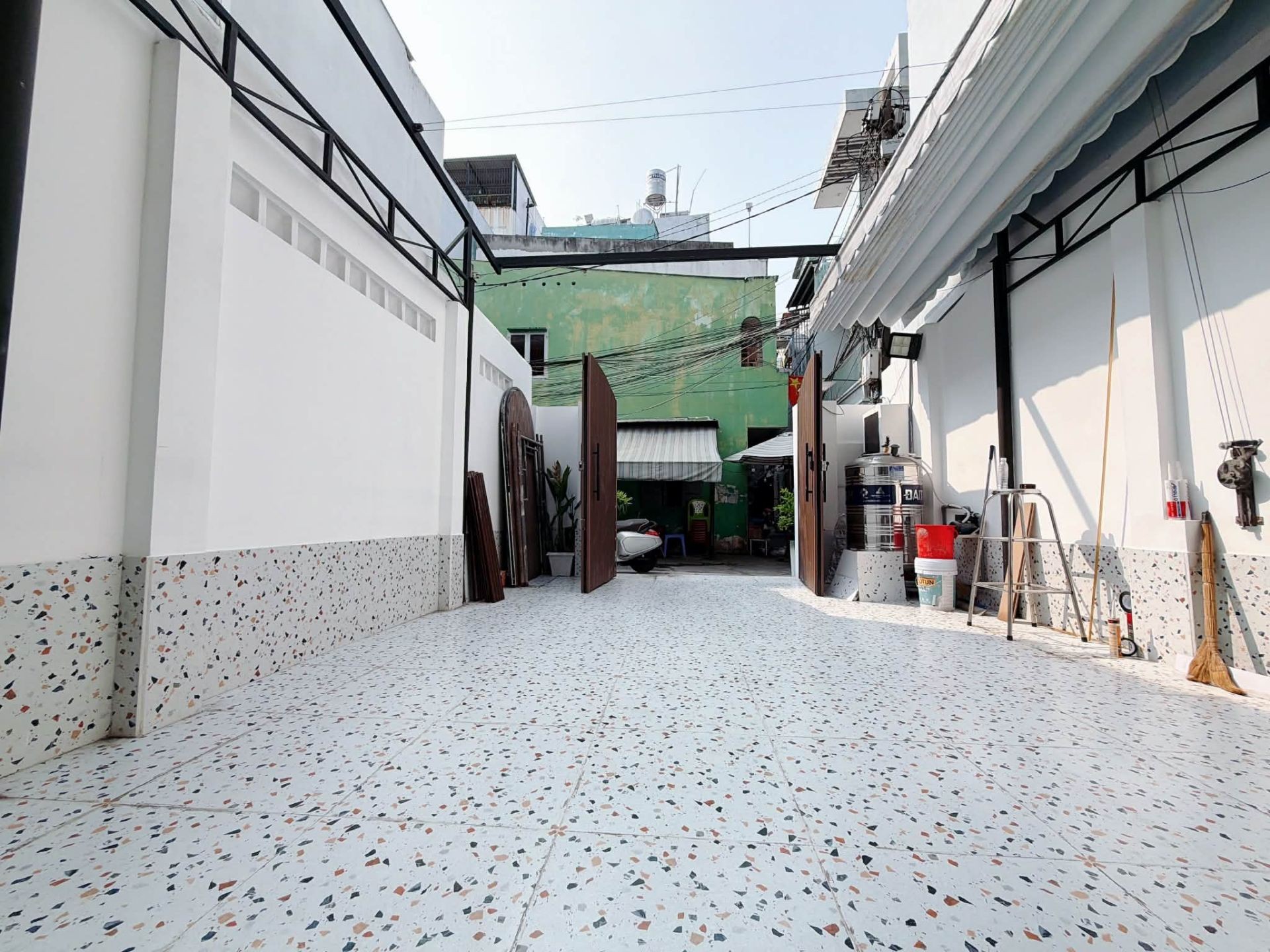 BÁN NHÀ QUẬN 8, NGUYỄN THỊ TẦN, NGANG 8M GẦN CHỢ RẠCH ÔNG