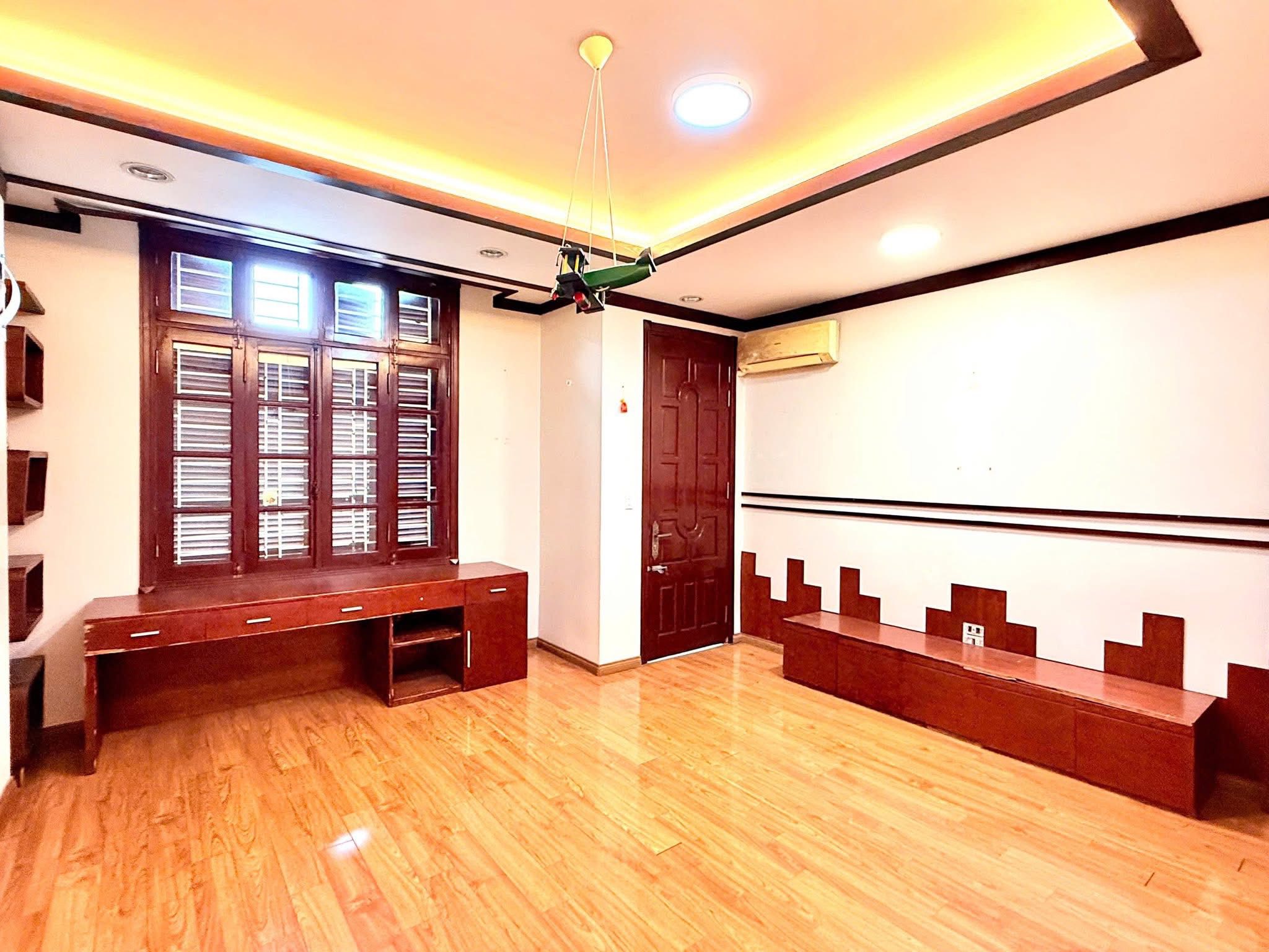 Bán nhà riêng trung tâm Hai Bà Trưng kề cận phố cổ Hoàn Kiếm, DT45m, MT6m, ô tô đỗ cửa