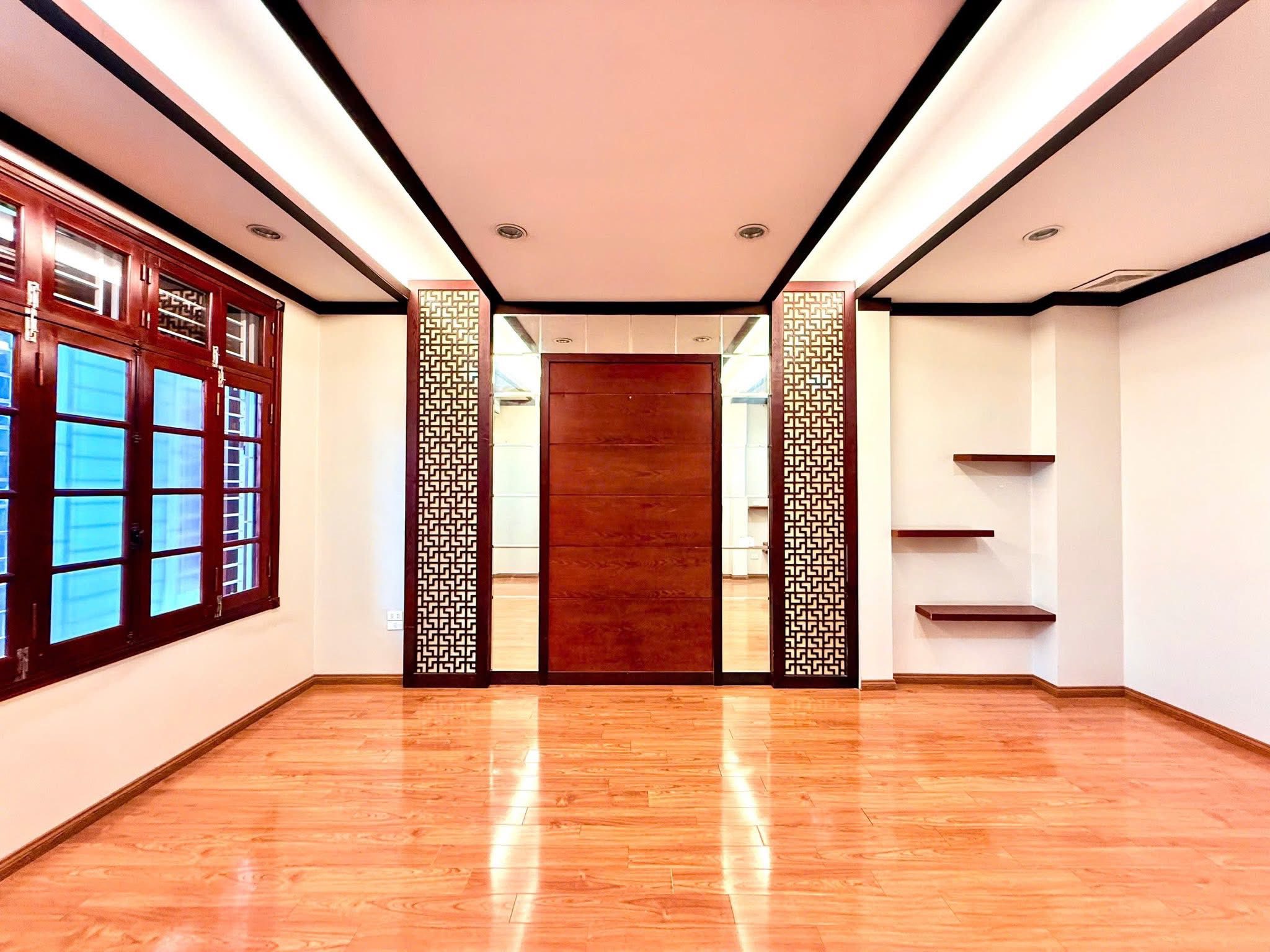 Bán nhà phân lô Lò Đúc,Hai Bà Trưng 42m x 5T,dân xây,30m ra phố, ngõ thông, ôtô đỗ cửa