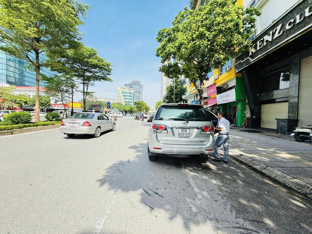 Siêu phẩm phân lô Mạc Thái Tổ - Lô góc - Ngõ ô tô - gara - 100m2 - nhỉnh 30 tỷ