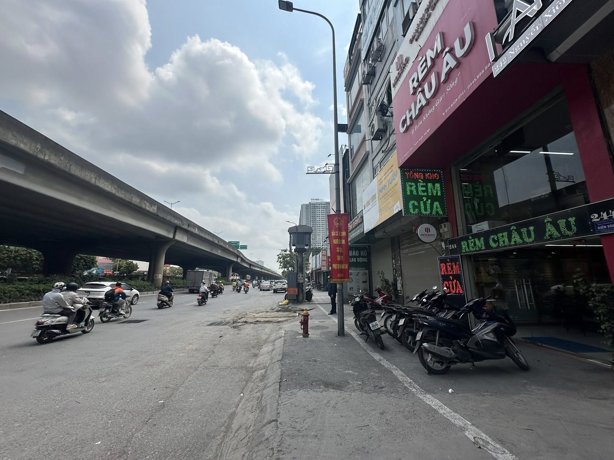 BÁN TÒA NHÀ MẶT ĐƯỜNG NGUYỄN XIỂN. 86M2 - 10 TẦNG. THANG MÁY.