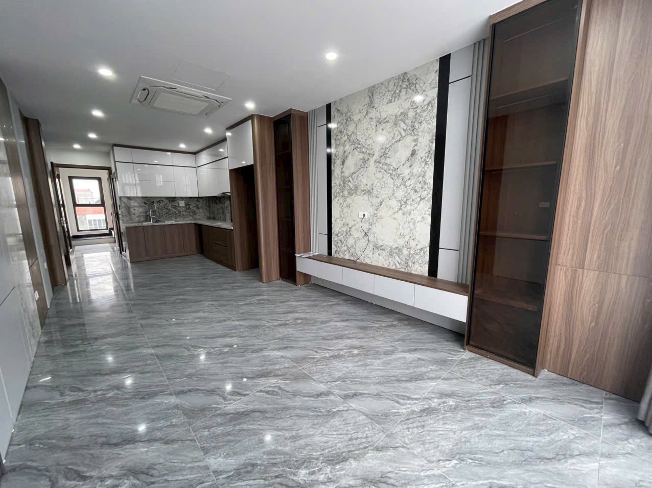Bán nhà đẹp Ngọc Thụy- Dân Xây 33m 5 tầng full NT -Ngõ Nông n- Thông- oto đỗ cổng hơn7 tỷ(TL)