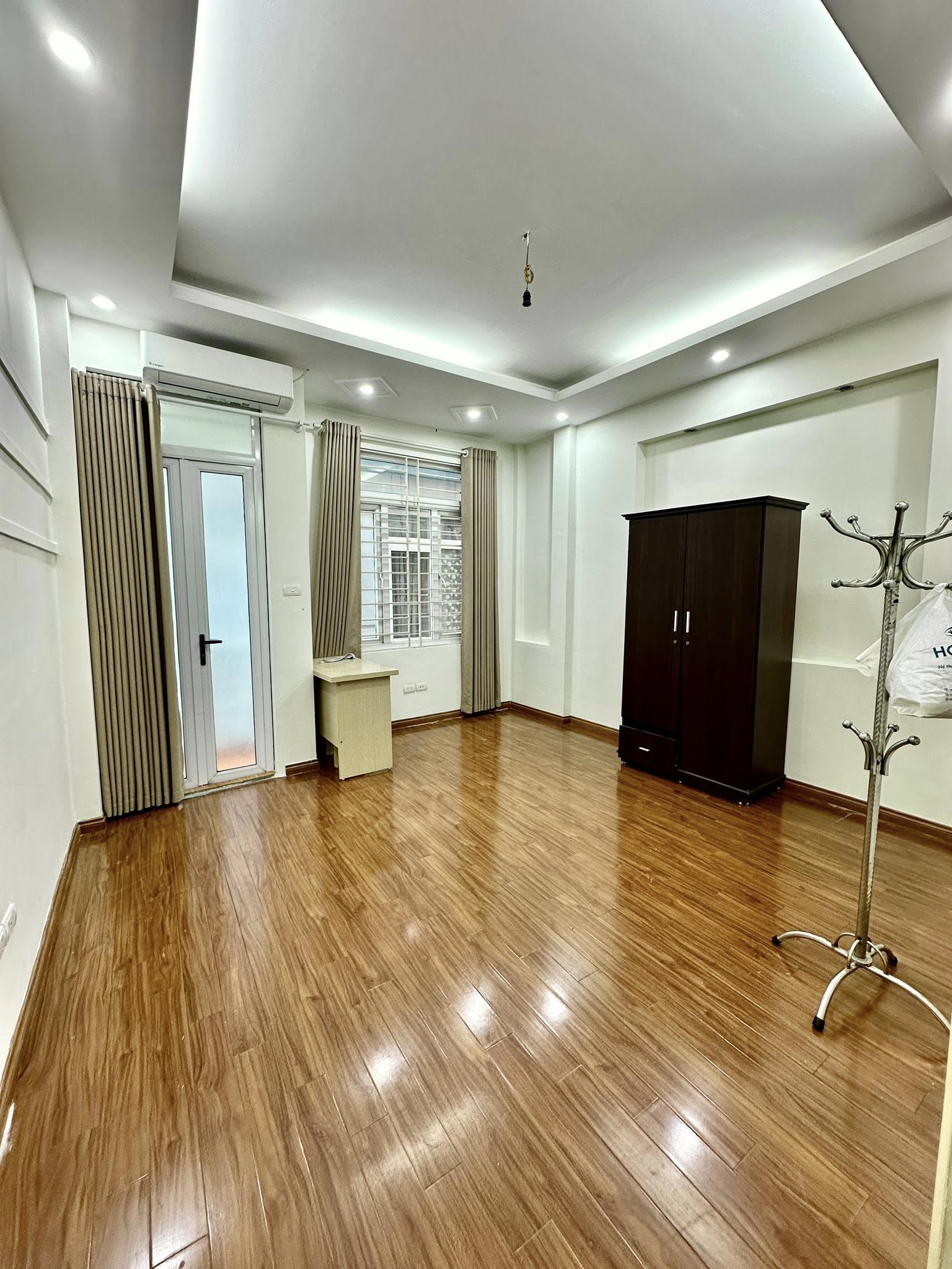 Bán nhà riêng trung tâm Hai Bà Trưng, khu Trần Đại Nghĩa, nhà mới 5T, MT 4m,sổ vuông đẹp