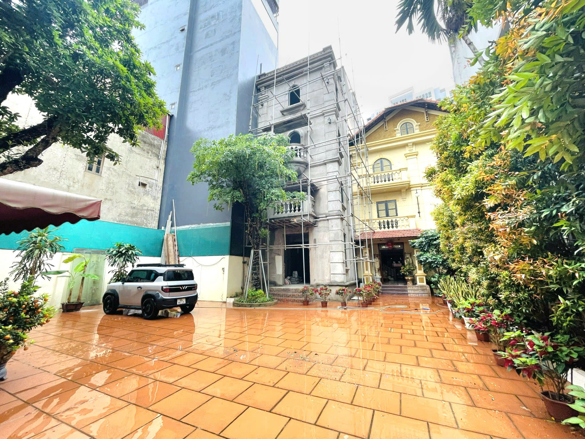 BÁN ĐẤT TẶNG BIỆT THỰ TÂY HỒ - 760M2 - PHỐ TRONG NHÀ - 2 MẶT NGÕ OTO TRÁNH - TẶNG CỔNG TRỜI GỖ HƯƠNG