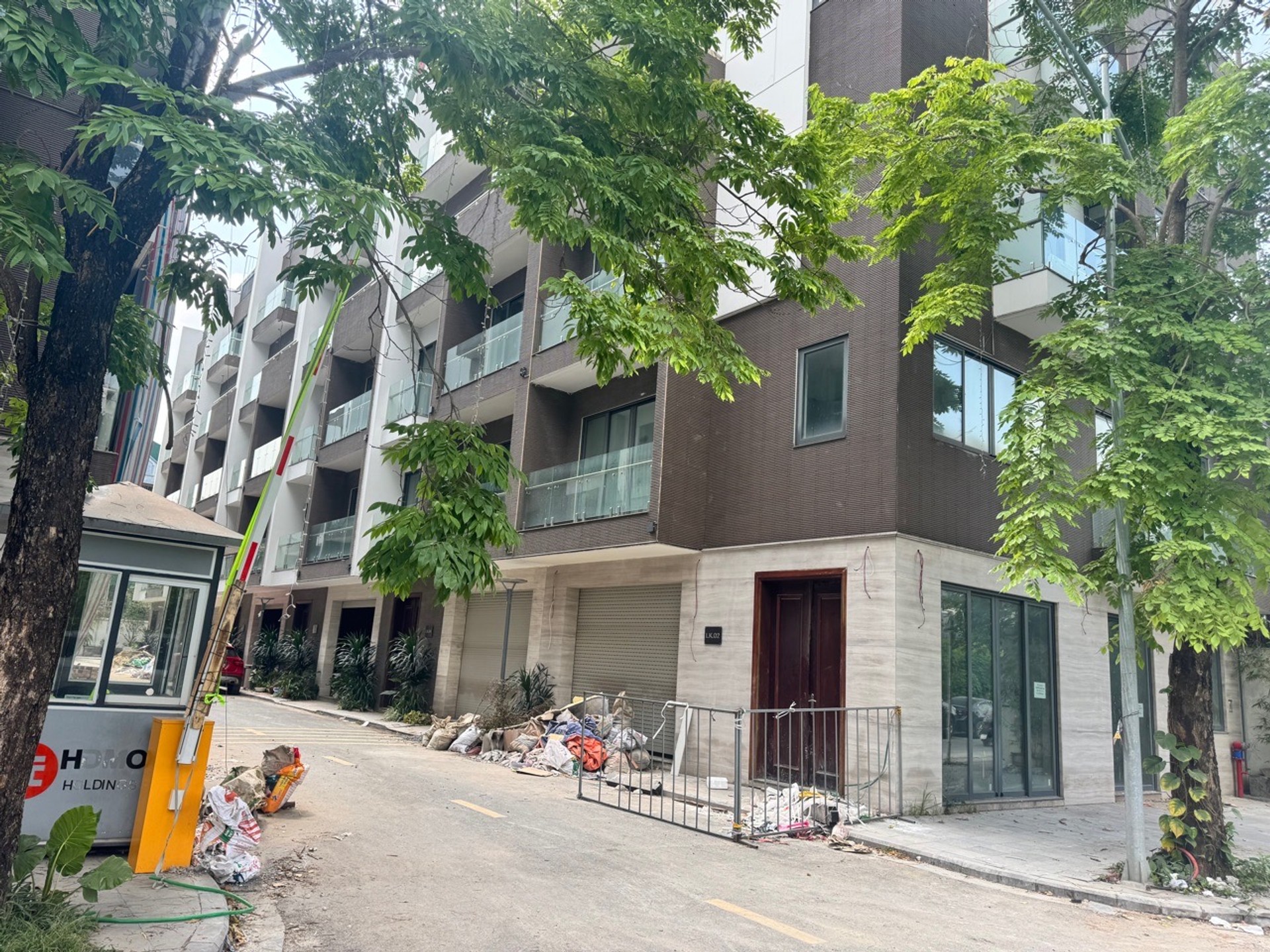 BÁN NHÀ LIỀN KỀ BỒ ĐỀ 76M2- 6 TẦNG THÔ- VỊ TRÍ VIP- Ô TÔ TRÁNH- 2X TỶ