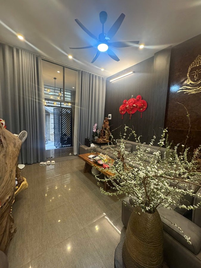 Bán Nhà Cảm Hội. Hai Bà Trưng. Ô Tô. DT 60m2. MT 4m. 4 Tầng. Giá 19.7 Tỷ.