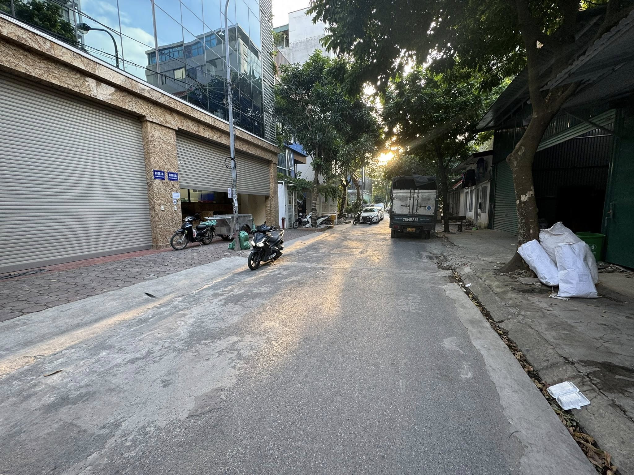 BÁN TÒA NHÀ ĐƯỜNG PHÚ DIỄN. 144M2 - 7 TẦNG. THANG MÁY. THÔNG SÀN.