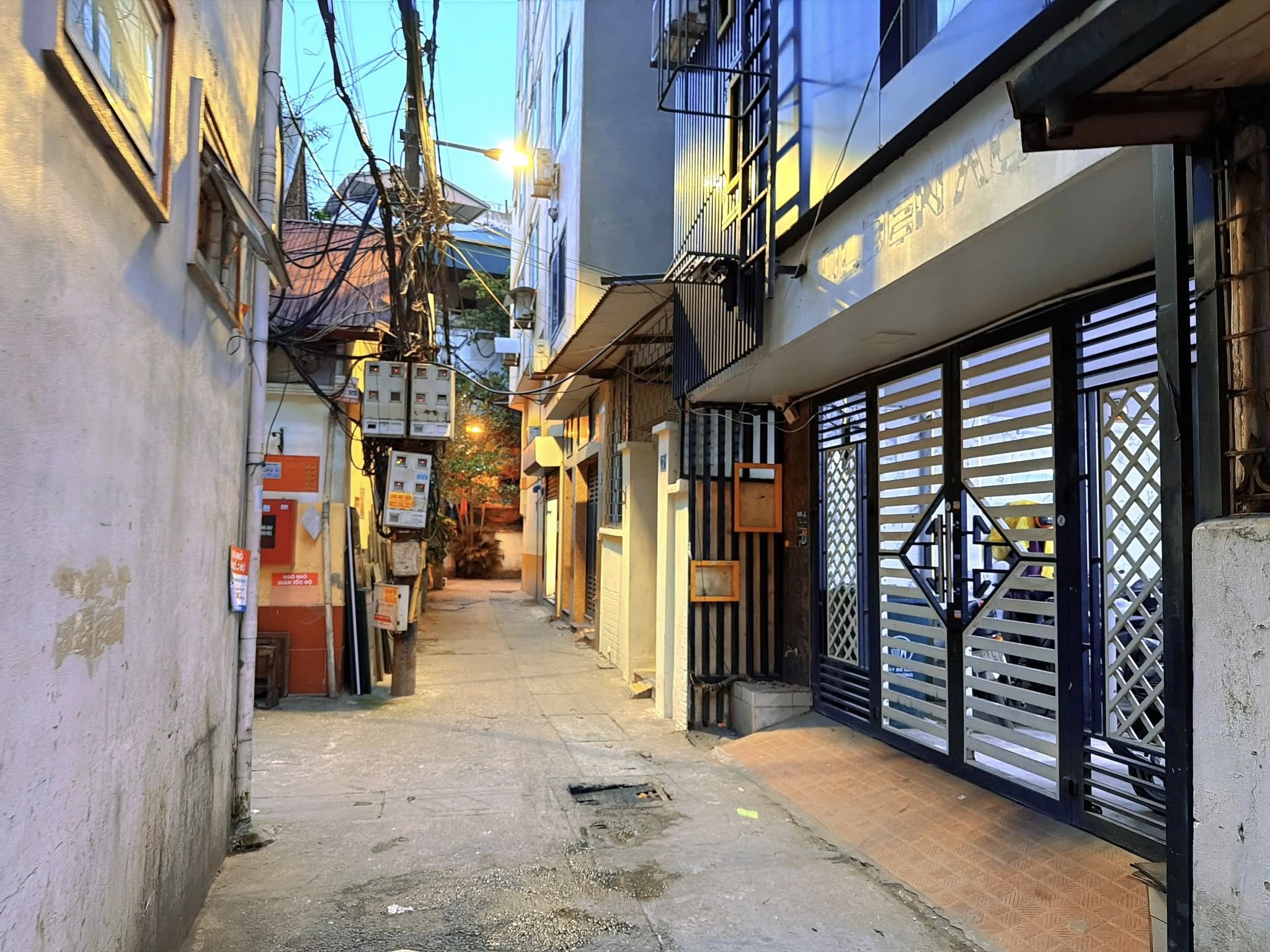 BÁN TÒA NHÀ CHDV PHỐ TAM KHƯƠNG. 105M2 - 7 TẦNG. THANG MÁY. 13 PHÒNG.