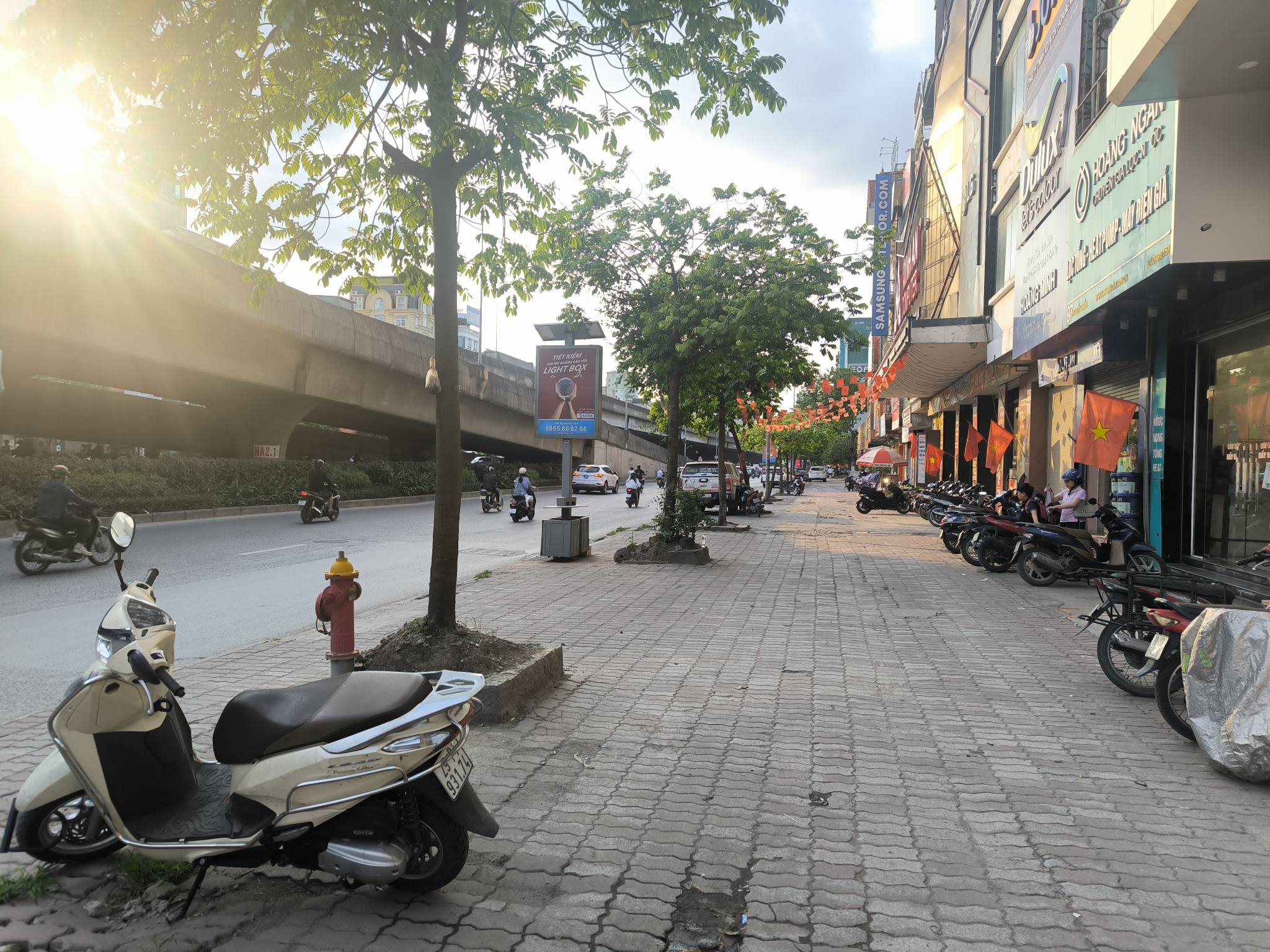 BÁN NHÀ MẶT ĐƯỜNG NGUYỄN XIỂN. 8 TẦNG. THANG MÁY. 2 MẶT ĐƯỜNG.