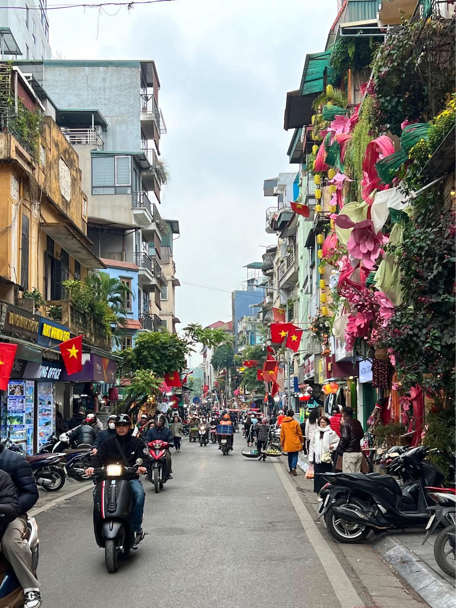 MẶT PHỐ ĐINH LIỆT – HÀNG HIẾM GIỮA LÕI PHỐ CỔ