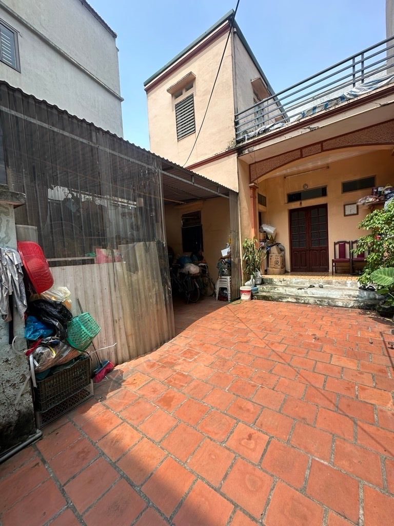 Bán nhà 110m, 2 tầng, chỉ nhỉnh 5 tỷ. Vài bước ra ô tô, hồ điều hòa.