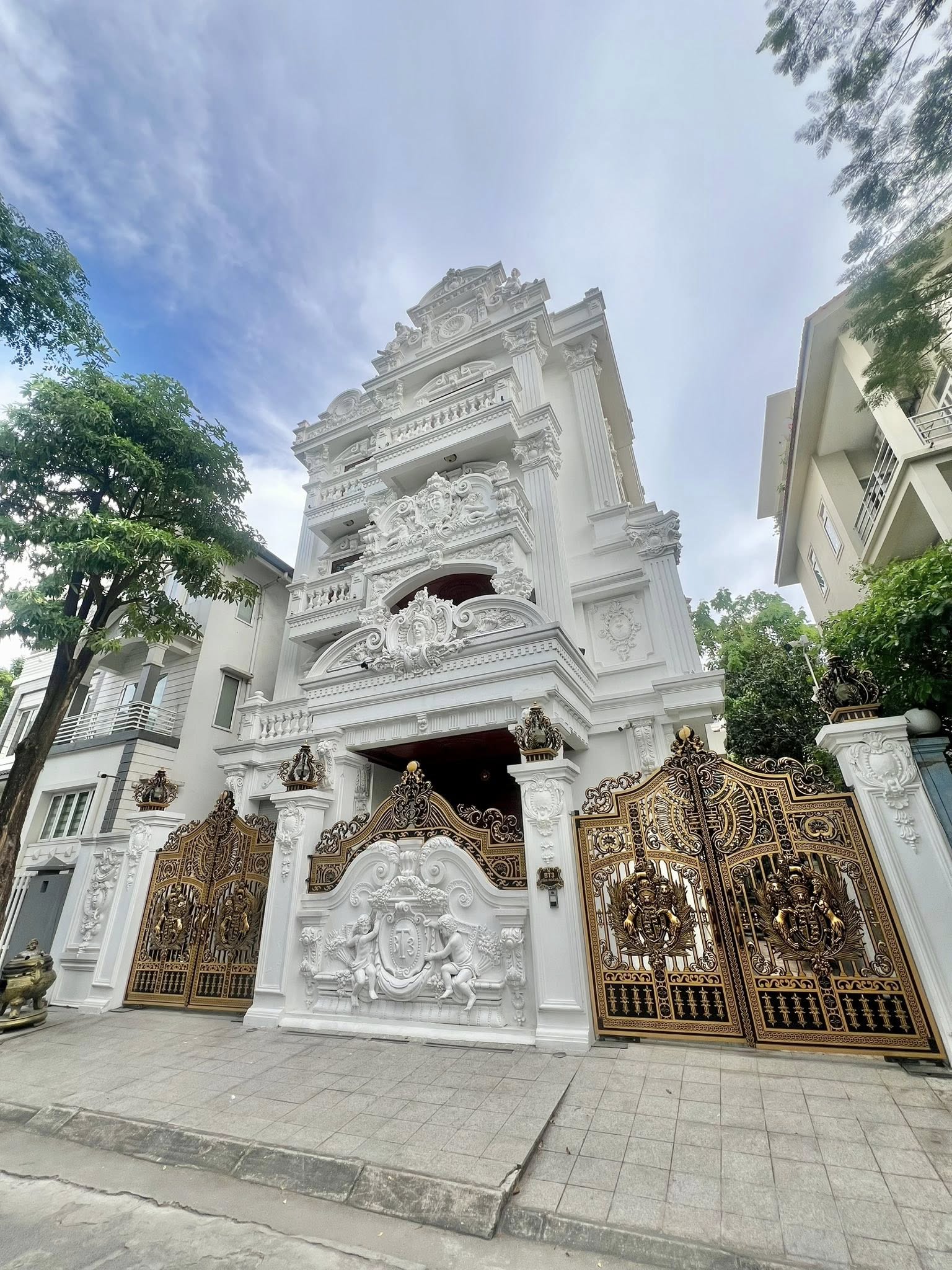 BÁN BIỆT THỰ KĐT VĨNH HOÀNG. HOÀNG MAI. 190M2 - 4 TẦNG. MT 12.8M.