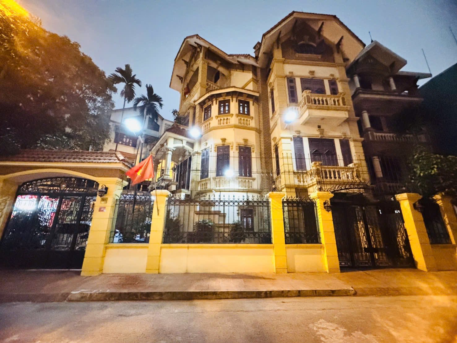 BÁN BIỆT THỰ KĐT ĐẠI KIM. 210M2 - 4 TẦNG. LÔ GÓC.