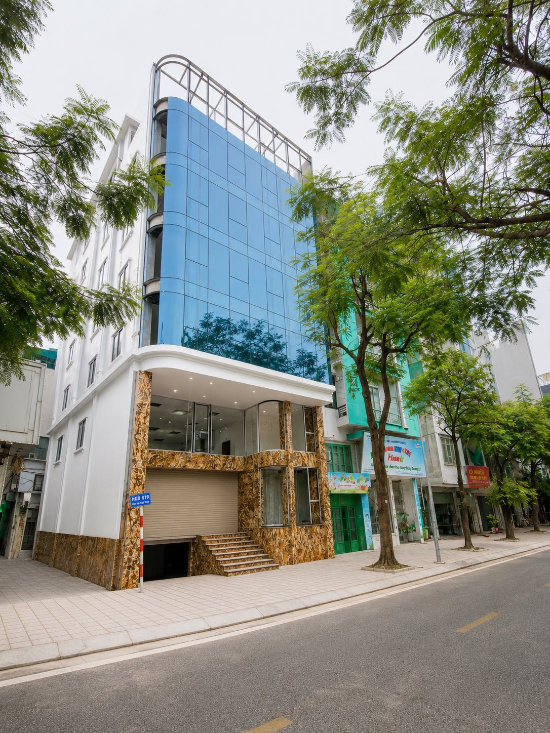 BÁN TÒA NHÀ MẶT ĐƯỜNG VŨ TÔNG PHAN. 190M2 - 9 TẦNG, THANG MÁY. LÔ GÓC.